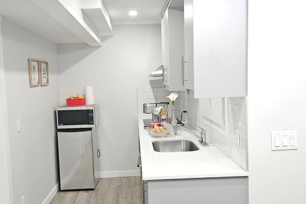 Cozy Suites In Calgary Area Balzac エクステリア 写真