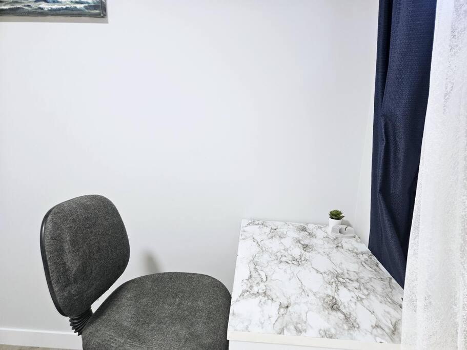 Cozy Suites In Calgary Area Balzac エクステリア 写真