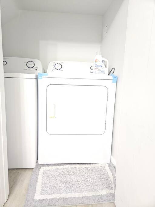 Cozy Suites In Calgary Area Balzac エクステリア 写真