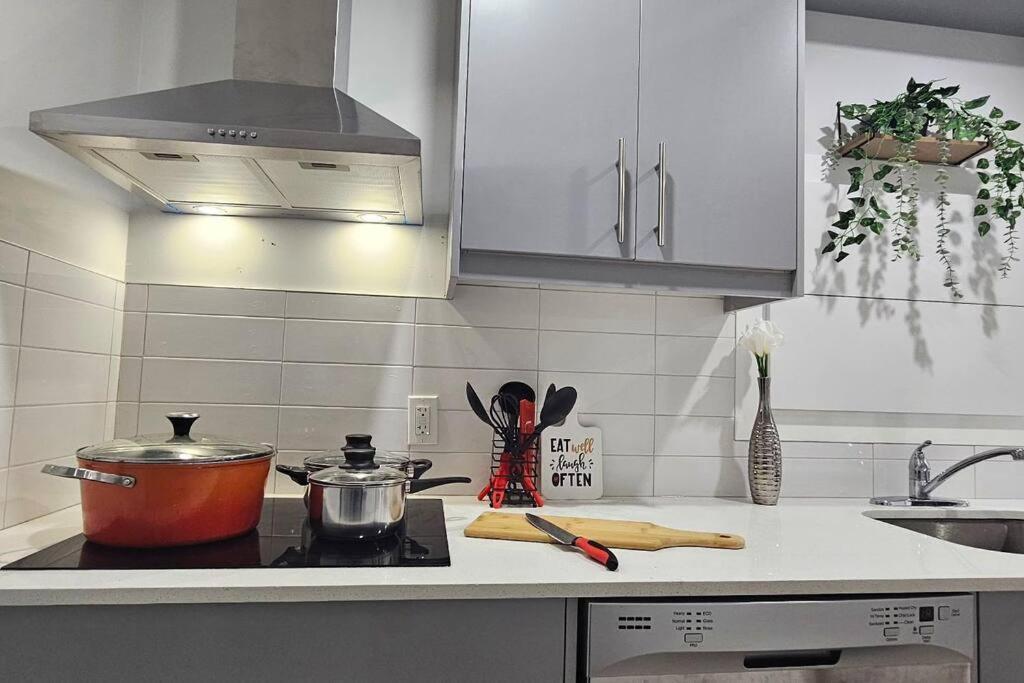 Cozy Suites In Calgary Area Balzac エクステリア 写真