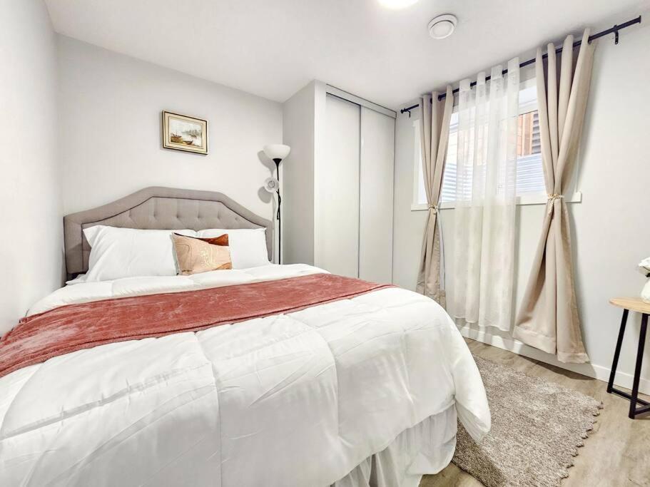 Cozy Suites In Calgary Area Balzac エクステリア 写真